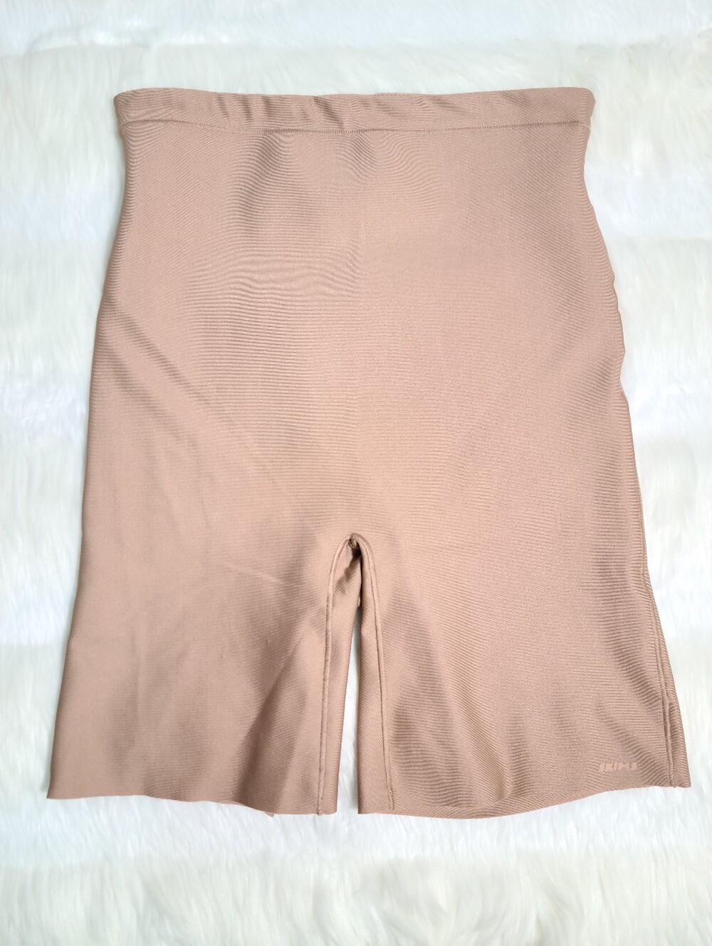 SKIMS Body Core Sculpt Zoned Mid Rise Shorts Tan Sienna Women Medium NEW